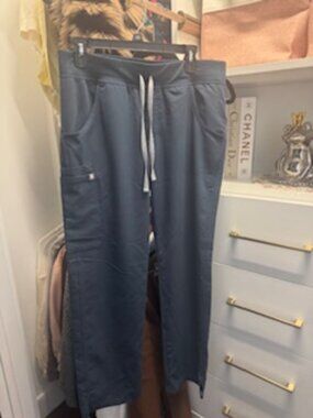 FIGS Scrub Set/ Excellent Condition